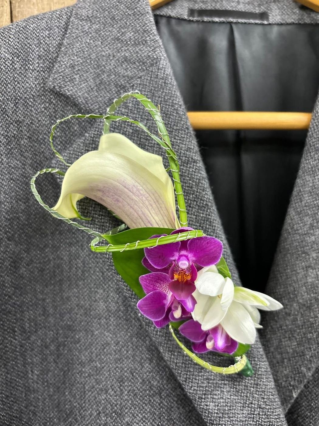 Calla lily and orchid boutonnière